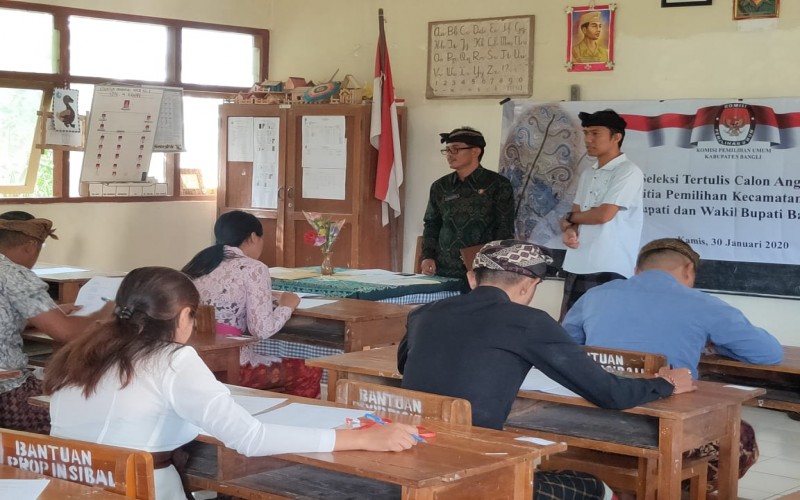 BAWASLU BANGLI LAKUKAN PENGAWASAN LANGSUNG SELEKSI TES TULIS CALON ANGGOTA PPK (PANITIA PEMILIHAN KECAMATAN)