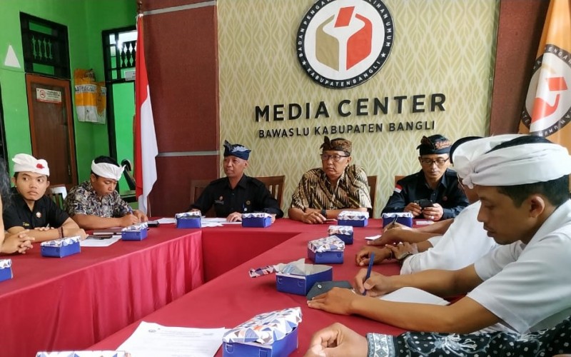 BAWASLU BANGLI : PERSIAPAN PEMBENTUKAN KESEKRETARIATAN PANWAS KECAMATAN SE-KABUPATEN BANGLI 