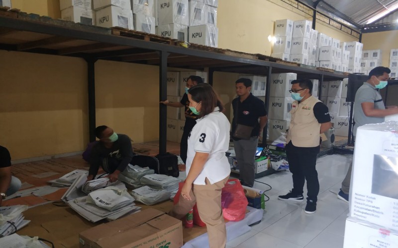 BAWASLU KAWAL PENDISTRIBUSIAN LOGISTIK PILKADA DI KABUPATEN BANGLI