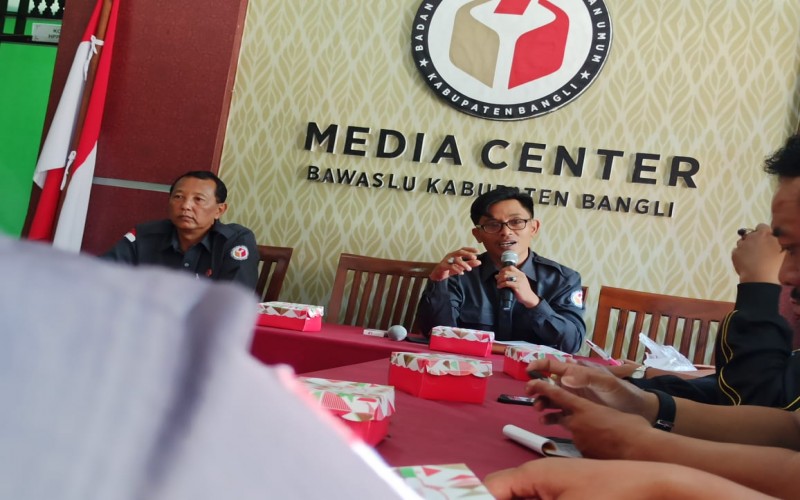 CEGAH MELUASNYA WABAH COVID-19, PELANTIKAN SAKA ADYASTA PEMILU SE-BALI DITUNDA