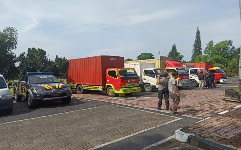 DISTRIBUSI LOGISTIK SANGAT DITENTUKAN OLEH TRANSPORTASI