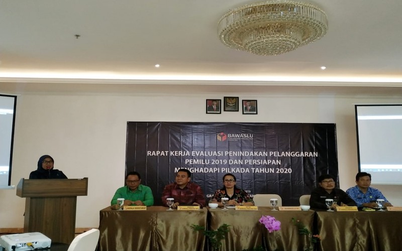 DR. RATNA DEWI PETTALOLO SAMPAIKAN 6 KABUPATEN/KOTA DI BALI YANG MENYELENGGARAKAN PILKADA UNTUK LEBIH FOKUS PADA TUGAS PENGAWASAN