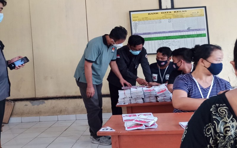 HARI PERTAMA PELIPATAN SURAT SUARA PILKADA BANGLI, 333 RUSAK