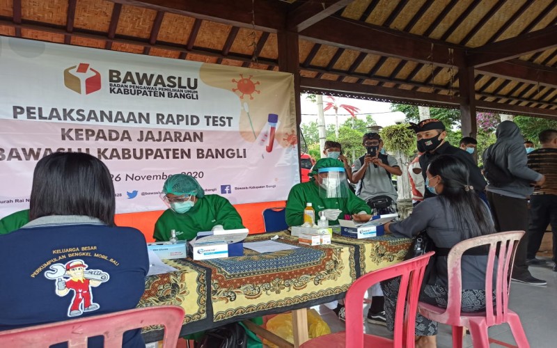 TIDAK HANYA AWASI PROTOKOL KESEHATAN, BAWASLU BANGLI JUGA PASTIKAN JAJARAN SAMPAI PENGAWAS TPS BEBAS COVID-19