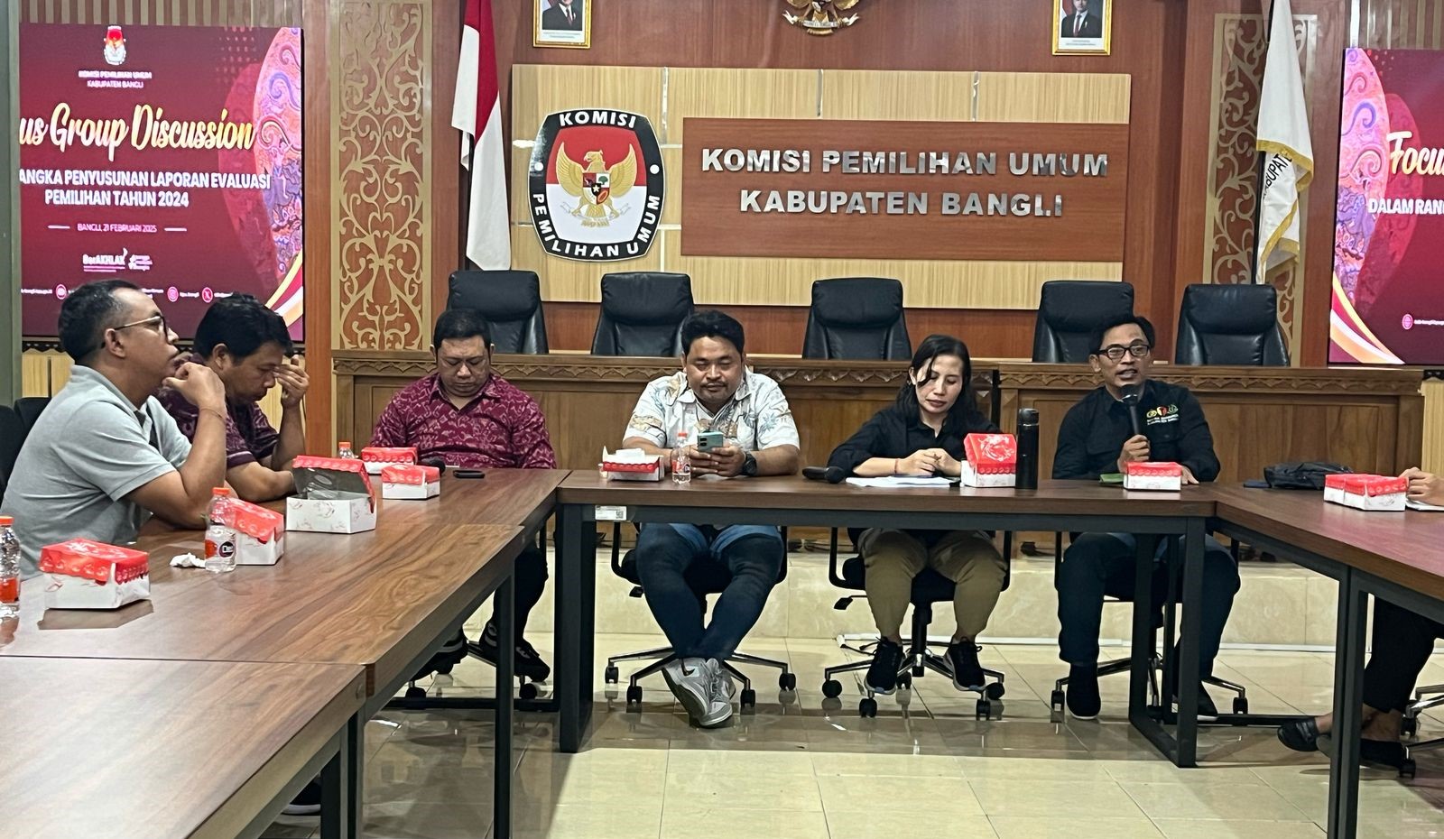 Ketua Badan Pengawas Pemilu (Bawaslu) Kabupaten Bangli, I Nengah Muliarta, menghadiri Focus Group Discussion (FGD) dalam rangka penyusunan laporan evaluasi Pemilihan Tahun 2024 yang digelar oleh Komisi Pemilihan Umum (KPU) Kabupaten Bangli pada Jumat (21/2).