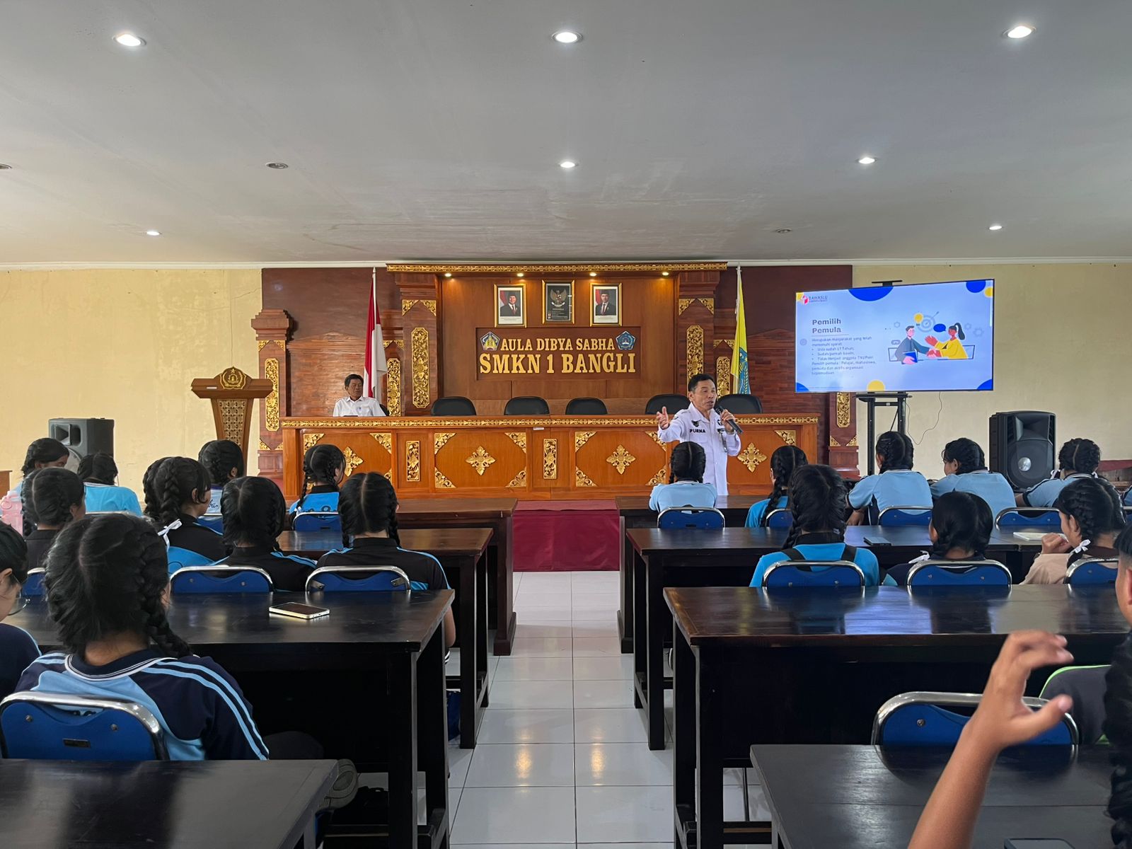 Hadir di MPLS SMK N 1 Bangli, Bawaslu Bangli Ajak Pelajar Jadi Pemilih Cerdas dan Bijak Bermedia Sosial