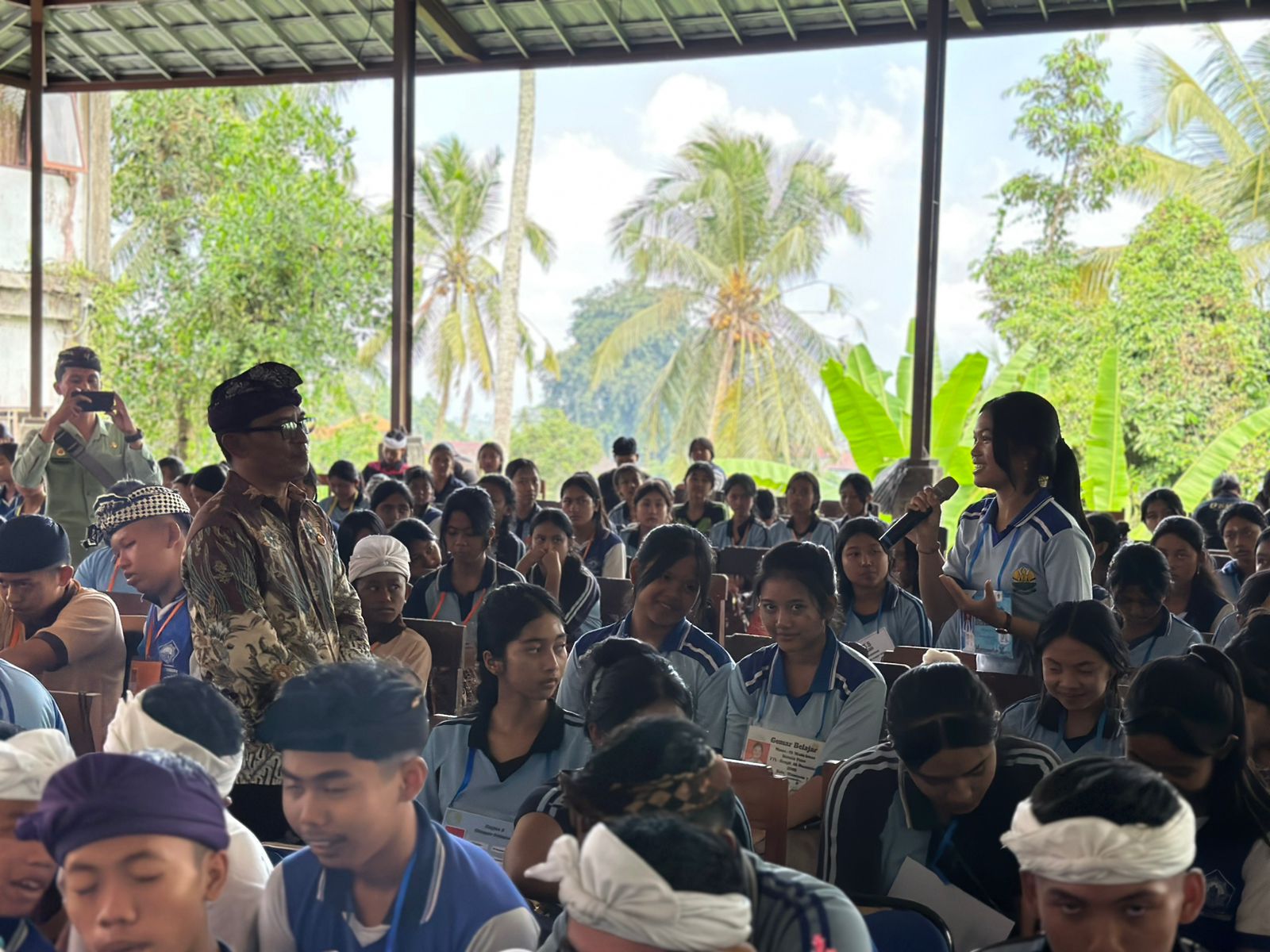 Generasi Pemilih Cerdas, Demokrasi Bermartabat: Misi Bawaslu Bangli di MPLS SMA N 1 Tembuku