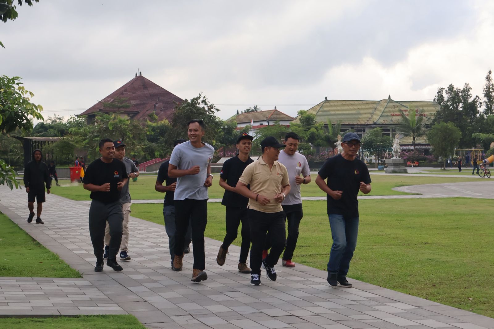 Jaga Kebugaran dan Eratkan Kebersamaan, Bawaslu Bangli Gelar Jumat Sehat