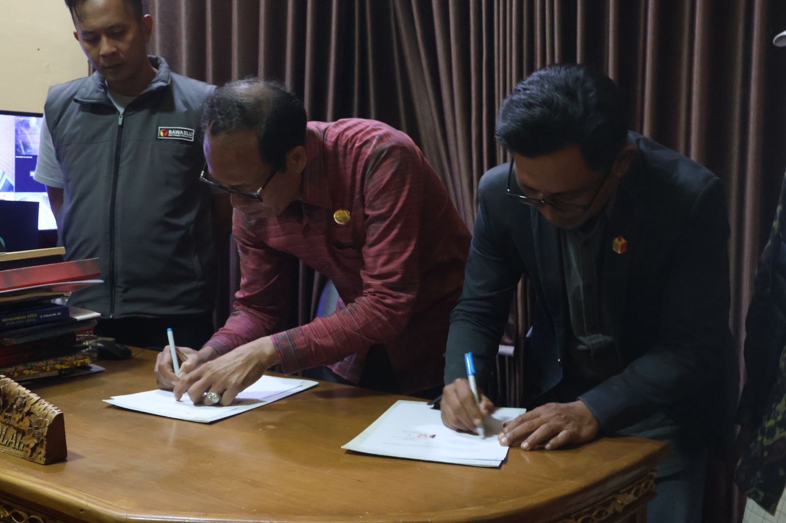 Bawaslu Bangli Teken Perjanjian Kerja Sama dengan SMA N 1 Kintamani, Perluas Pengawasan Partisipatif di Dunia Pendidikan