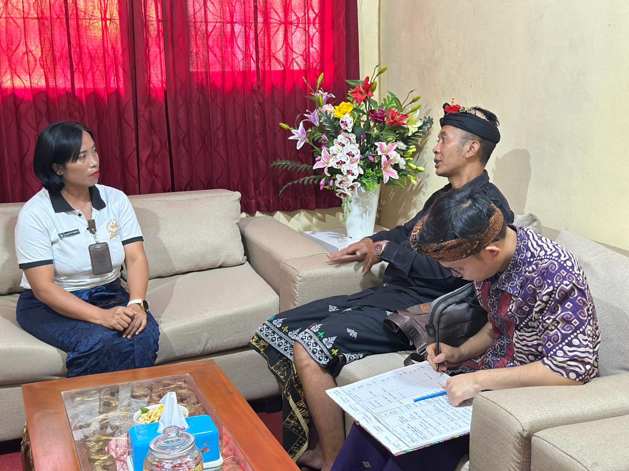 Anggota Bawaslu Kabupaten Bangli, Putu Gede Pertama Pujawan melakukan koordinasi dengan SMA Negeri 1 Tembuku untuk mempersiapkan sekolah tersebut sebagai role model pelaksanaan Pemilihan OSIS (Pemilos) berbasis simulasi Pemilu