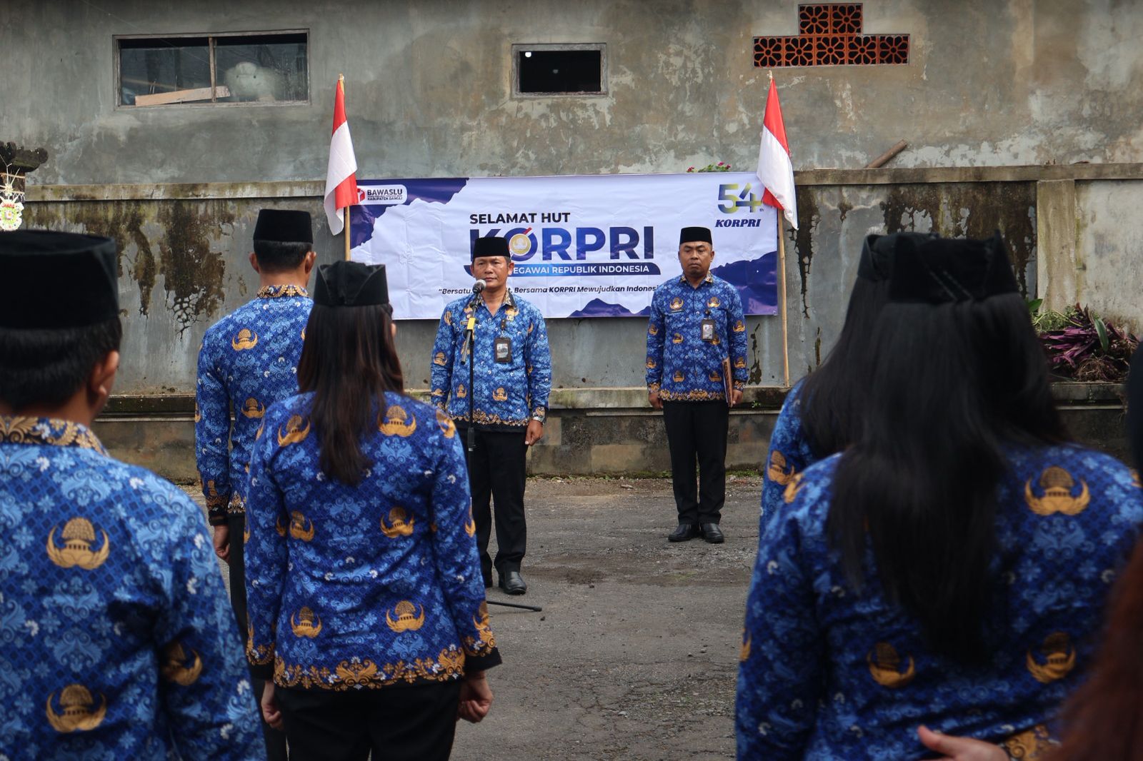 Bawaslu Bangli Gelar Upacara HUT Ke-54 KORPRI, Suwitra Ajak ASN Teguhkan Pengabdian dan Integritas