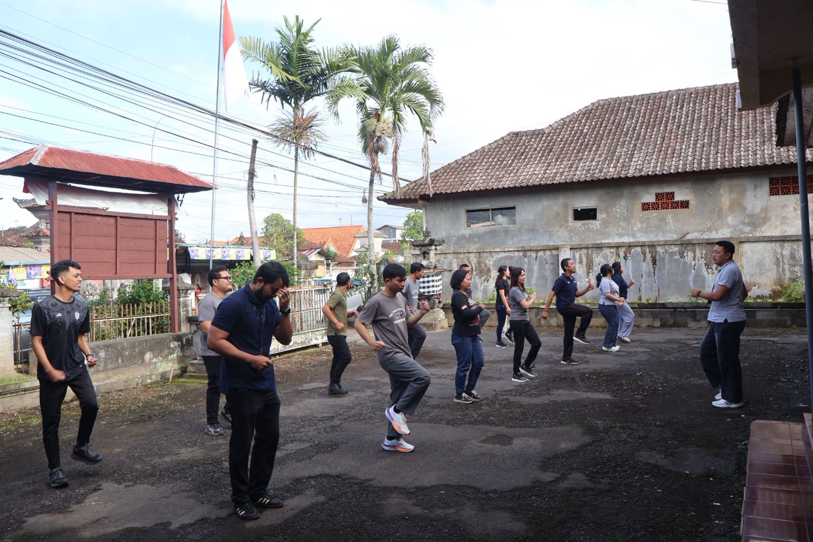 Jumat Sehati dan Jumpa Berlian, Bawaslu Bangli Perkuat Kebersamaan dan Kepedulian Lingkungan
