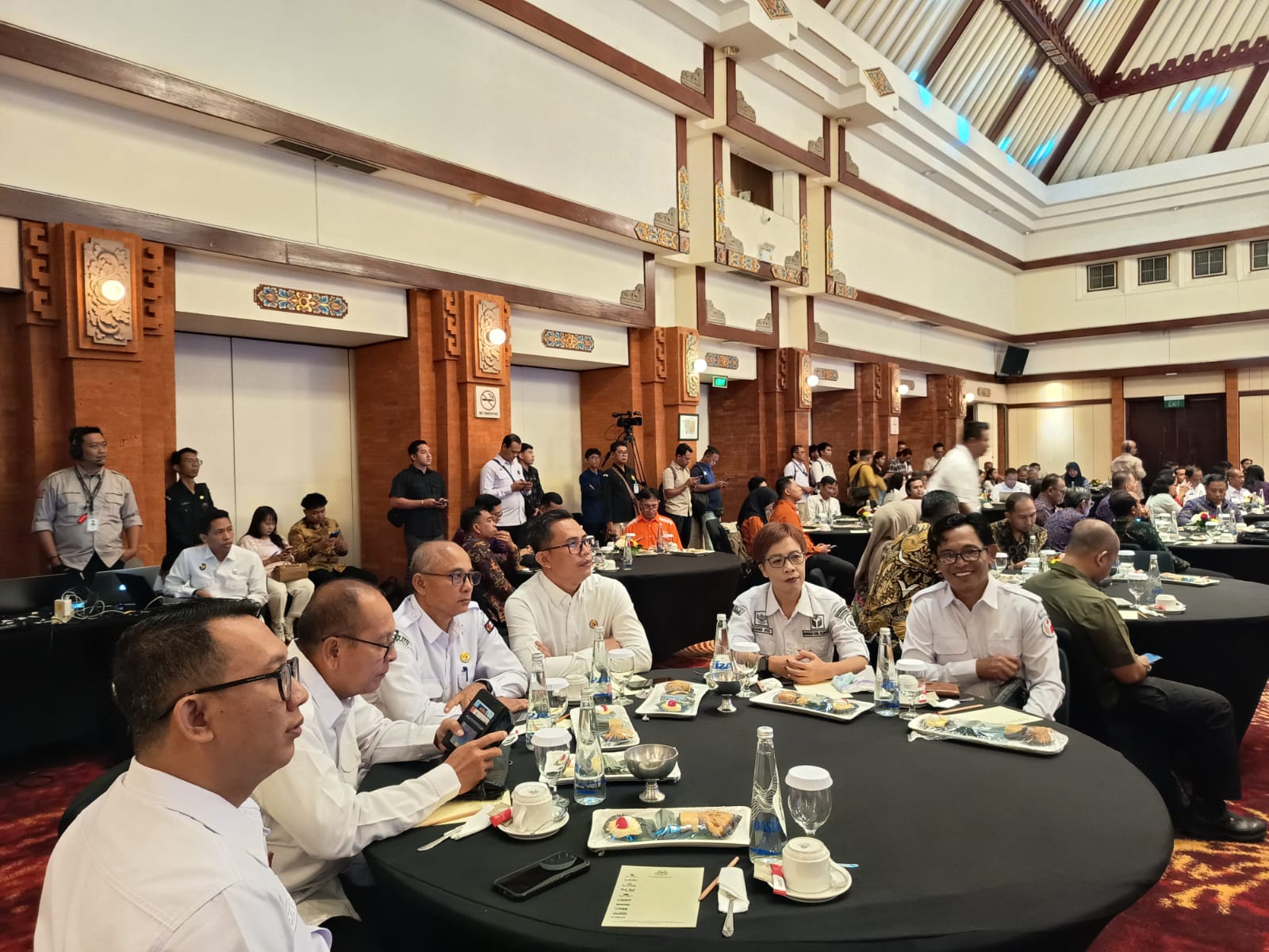 Bangli, Bawaslu Bangli— Ketua Bawaslu Kabupaten Bangli, I Nengah Muliarta, menghadiri Rapat Evaluasi Capaian Indeks Integritas Partai Politik (IIPP) Tahun 2025 yang diselenggarakan oleh Kementerian Koordinator Bidang Politik dan Keamanan Republik Indonesia (Kemenko Polkam), Rabu, (11/2/2026). Kehadiran Bawaslu Bangli dalam forum nasional ini menjadi bagian dari upaya memperkuat peran pengawasan terhadap integritas, transparansi, dan akuntabilitas partai politik di daerah.  Forum evaluasi tersebut membahas p