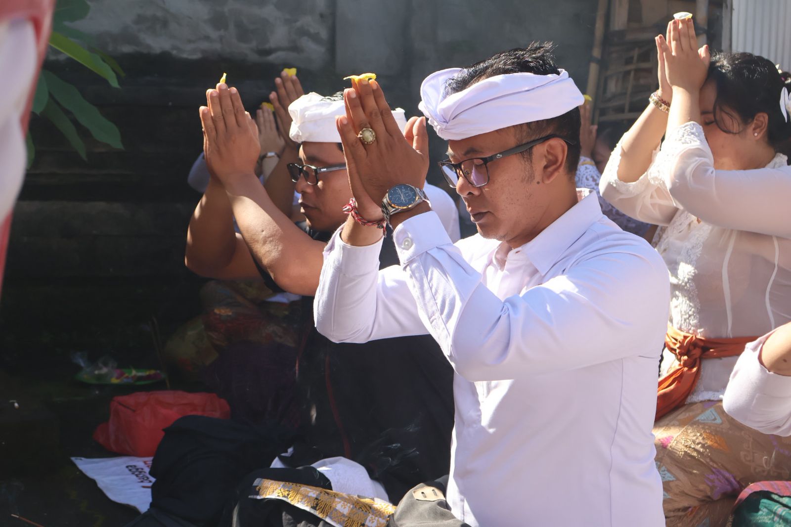 Sembahyang Saraswati, Bawaslu Bangli Satukan Spiritualitas dan Integritas