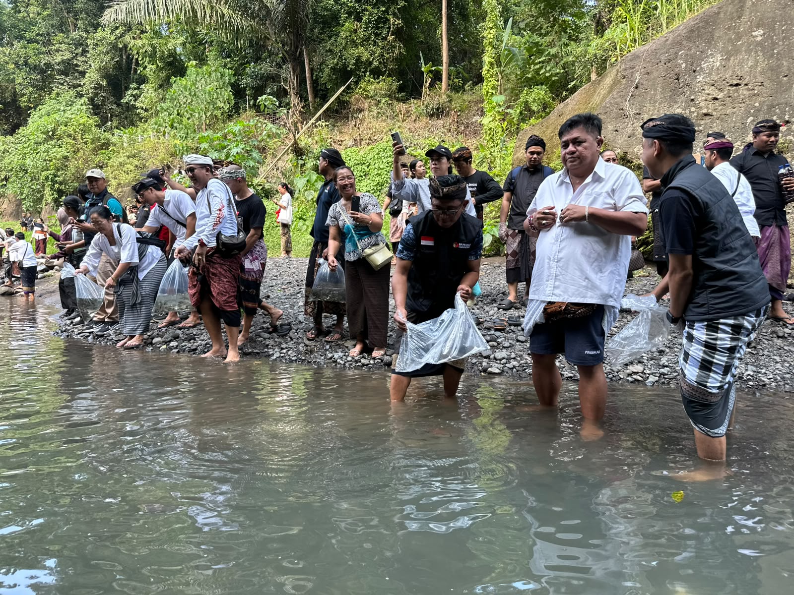 Bawaslu Bangli Ambil Bagian dalam Program JALA Bali, Wujudkan Kepedulian Nyata terhadap Kelestarian Lingkungan
