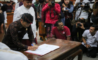 KETUA BAWASLU KABUPATEN BANGLI TANDATANGANI NPHD PILKADA 2020