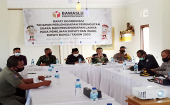  MATANGKAN PENGAWASAN DAN PENGAWALAN KELENGKAPAN LOGISTIK, BAWASLU BANGLI RAKOR DENGAN STAKEHOLDER