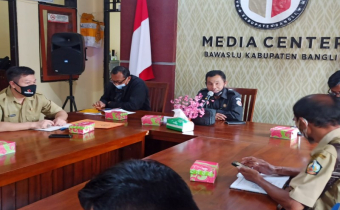 PENDAFTARAN BAKAL CALON DITUTUP, BAWASLU BANGLI LAKUKAN PENGAWASAN VERIFIKASI BERKAS