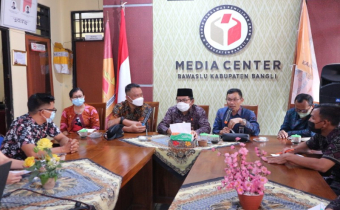 Penuhi Kebutuhan Informasi Publik, Bawaslu Wajib Gunakan Koridor Hukum Yang Tepat
