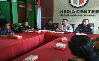 PERSIAPAN TES TULIS CALON PANWASCAM, BAWASLU BANGLI GELAR RAPAT BERSAMA SMA N 1 BANGLI