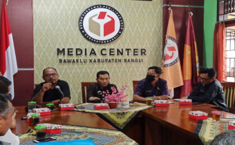 RAPAT COKLIT, WIDY BAWASLU BALI : POTOKOL KESEHATAN PENTING, NAMUN JANGAN LUPAKAN SUBSTANSI SEBENARNYA!!