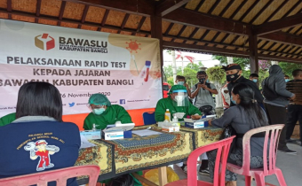 TIDAK HANYA AWASI PROTOKOL KESEHATAN, BAWASLU BANGLI JUGA PASTIKAN JAJARAN SAMPAI PENGAWAS TPS BEBAS COVID-19