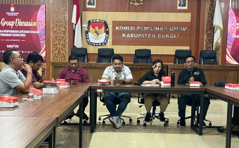 Ketua Badan Pengawas Pemilu (Bawaslu) Kabupaten Bangli, I Nengah Muliarta, menghadiri Focus Group Discussion (FGD) dalam rangka penyusunan laporan evaluasi Pemilihan Tahun 2024 yang digelar oleh Komisi Pemilihan Umum (KPU) Kabupaten Bangli pada Jumat (21/2).
