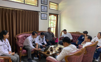 Tingkatkan Pengelolaan Informasi Hukum, Bawaslu Bangli Lakukan Studi Tiru JDIH ke KPU Bangli