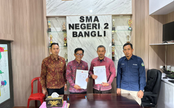 Bangun Generasi Melek Demokrasi, Bawaslu Bangli Jalin Kerja Sama dengan SMA N 2 Bangli