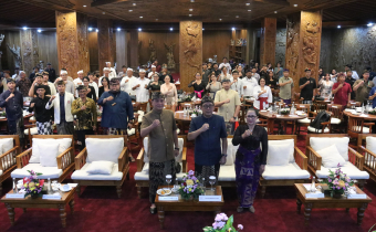 Gianyar, Bawaslu Bangli – Ketua Bawaslu Kabupaten Bangli I Nengah Muliarta, bersama Anggota Bawaslu Kabupaten Bangli  I Nengah Purna dan Putu Gede Pertama Pujawan, serta Koordinator Sekretariat Bawaslu Kabupaten Bangli I Wayan Suwitra, menghadiri kegiatan Fasilitasi Pembinaan dan Penguatan Kelembagaan Pengawas Pemilu yang diselenggarakan oleh Bawaslu Provinsi Bali, Jumat (25/7), bertempat di Swan Paradise A Pramana Experience, Gianyar.  Kegiatan ini merupakan bagian dari upaya penguatan kelembagaan pengawas