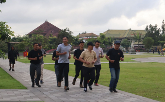 Jaga Kebugaran dan Eratkan Kebersamaan, Bawaslu Bangli Gelar Jumat Sehat