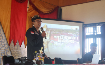 MPLS Bernilai Demokrasi: Bawaslu Bangli Tanamkan Kesadaran Politik di SMA N 1 Bangli