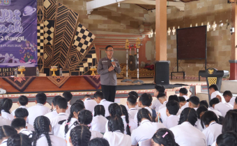 Sasar Generasi Muda, Bawaslu Bangli Gaungkan Pengawasan Partisipatif di MPLS SMA N 2 Bangli