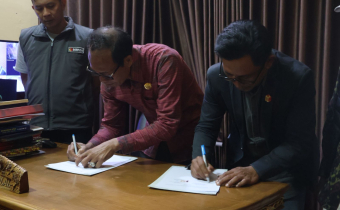 Bawaslu Bangli Teken Perjanjian Kerja Sama dengan SMA N 1 Kintamani, Perluas Pengawasan Partisipatif di Dunia Pendidikan