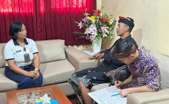 Anggota Bawaslu Kabupaten Bangli, Putu Gede Pertama Pujawan melakukan koordinasi dengan SMA Negeri 1 Tembuku untuk mempersiapkan sekolah tersebut sebagai role model pelaksanaan Pemilihan OSIS (Pemilos) berbasis simulasi Pemilu