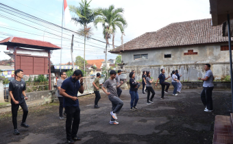 Jumat Sehati dan Jumpa Berlian, Bawaslu Bangli Perkuat Kebersamaan dan Kepedulian Lingkungan