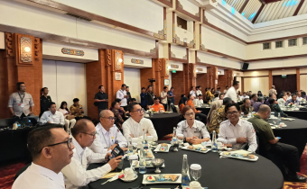 Bangli, Bawaslu Bangli— Ketua Bawaslu Kabupaten Bangli, I Nengah Muliarta, menghadiri Rapat Evaluasi Capaian Indeks Integritas Partai Politik (IIPP) Tahun 2025 yang diselenggarakan oleh Kementerian Koordinator Bidang Politik dan Keamanan Republik Indonesia (Kemenko Polkam), Rabu, (11/2/2026). Kehadiran Bawaslu Bangli dalam forum nasional ini menjadi bagian dari upaya memperkuat peran pengawasan terhadap integritas, transparansi, dan akuntabilitas partai politik di daerah.  Forum evaluasi tersebut membahas p