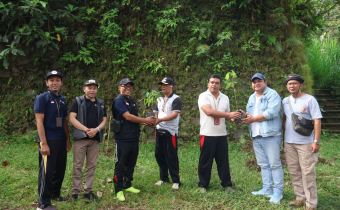 Jaga Alam Bali, Bawaslu Hijaukan Kaki Bukit Bangli